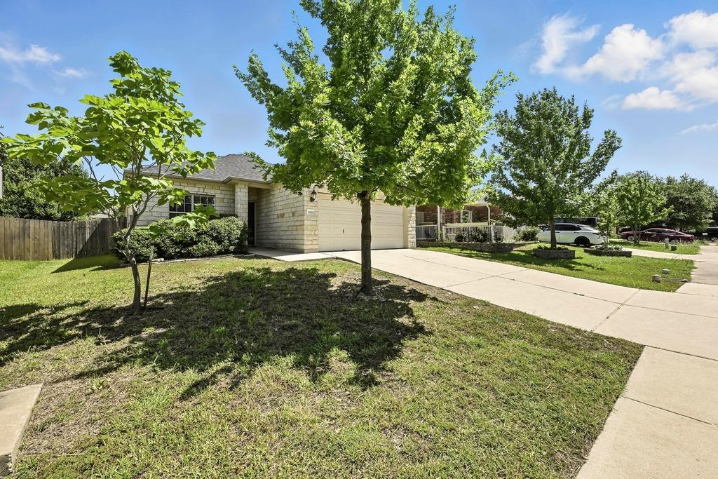 11116 Liberty Farms Dr in Austin, TX - Building Photo