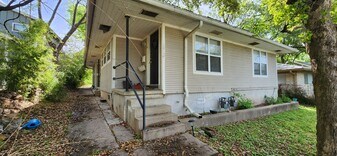 1913 David St in Austin, TX - Building Photo