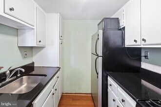 328 Queen St in Philadelphia, PA - Building Photo - Building Photo