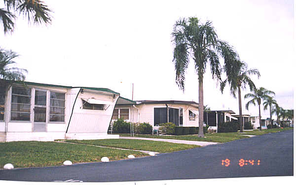 Gateway Mobile Home Park in St. Petersburg, FL - Foto de edificio - Building Photo