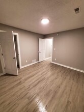 7109 Orchard Ct-Unit -7109-D in Pleasant Valley, MO - Foto de edificio - Building Photo