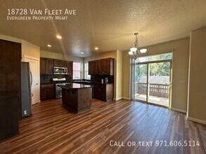 18728 Van Fleet Ave in Sandy, OR - Building Photo - Building Photo