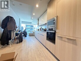 6833 Pearson Wy in Richmond, BC - Building Photo