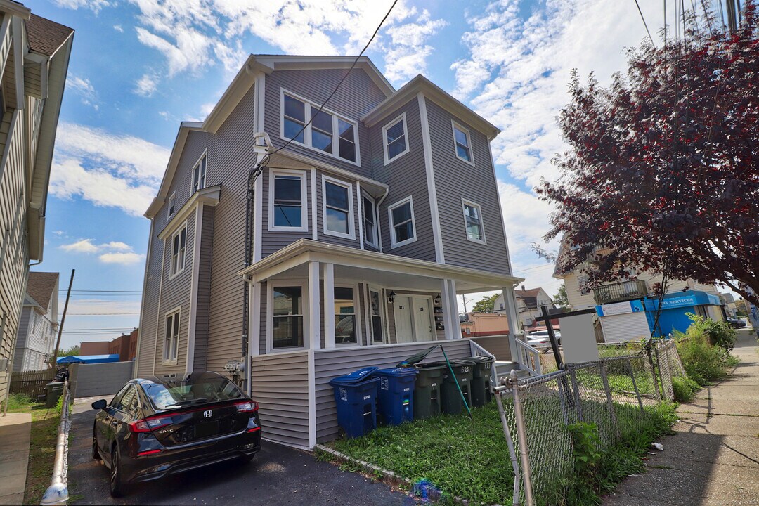 823 Capitol Ave-Unit -1 in Bridgeport, CT - Building Photo
