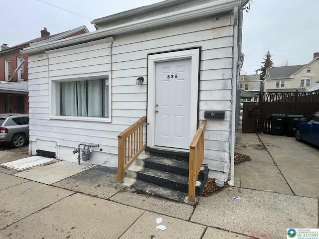 property at 626 E 5th St