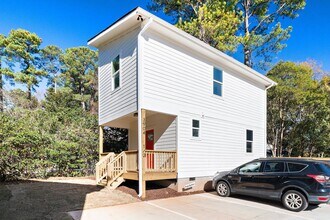 3904.5 Avent Ferry Rd in Raleigh, NC - Building Photo - Building Photo