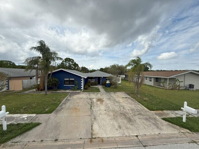 3184 Downing St in Clearwater, FL - Building Photo - Building Photo