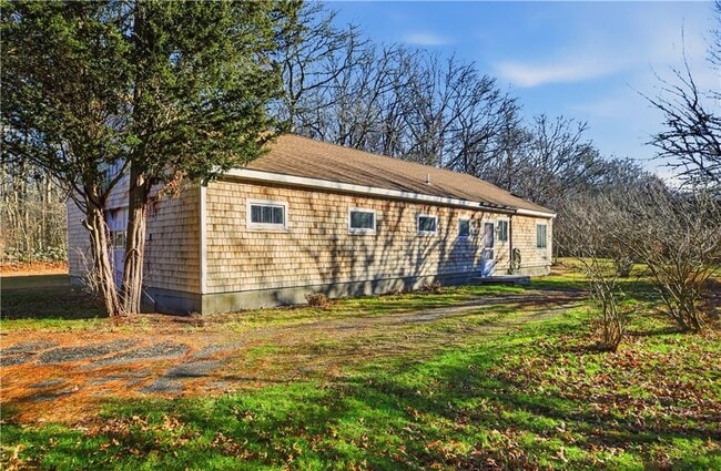 46 Simmons Rd in Little Compton, RI - Building Photo - Building Photo