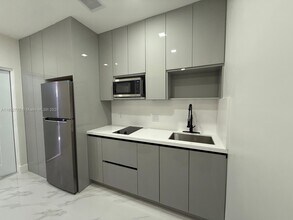 15711 SW 106th Ave in Miami, FL - Building Photo - Building Photo