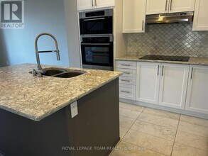 72 Riddell St in Carleton Place, ON - Building Photo - Building Photo