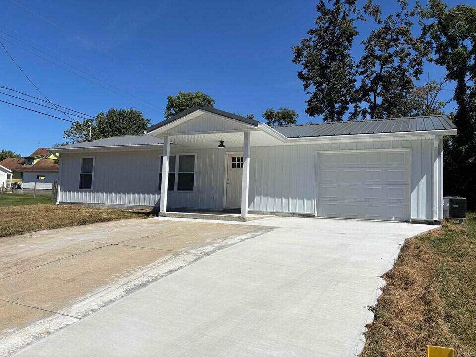 1318 T St in Bedford, IN - Building Photo