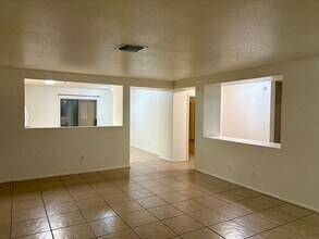 2545 E Warwick Castle Ln in Tucson, AZ - Building Photo - Building Photo