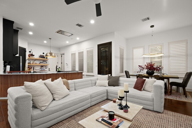 2400 Kinney Rd, Unit A in Austin, TX - Building Photo - Building Photo