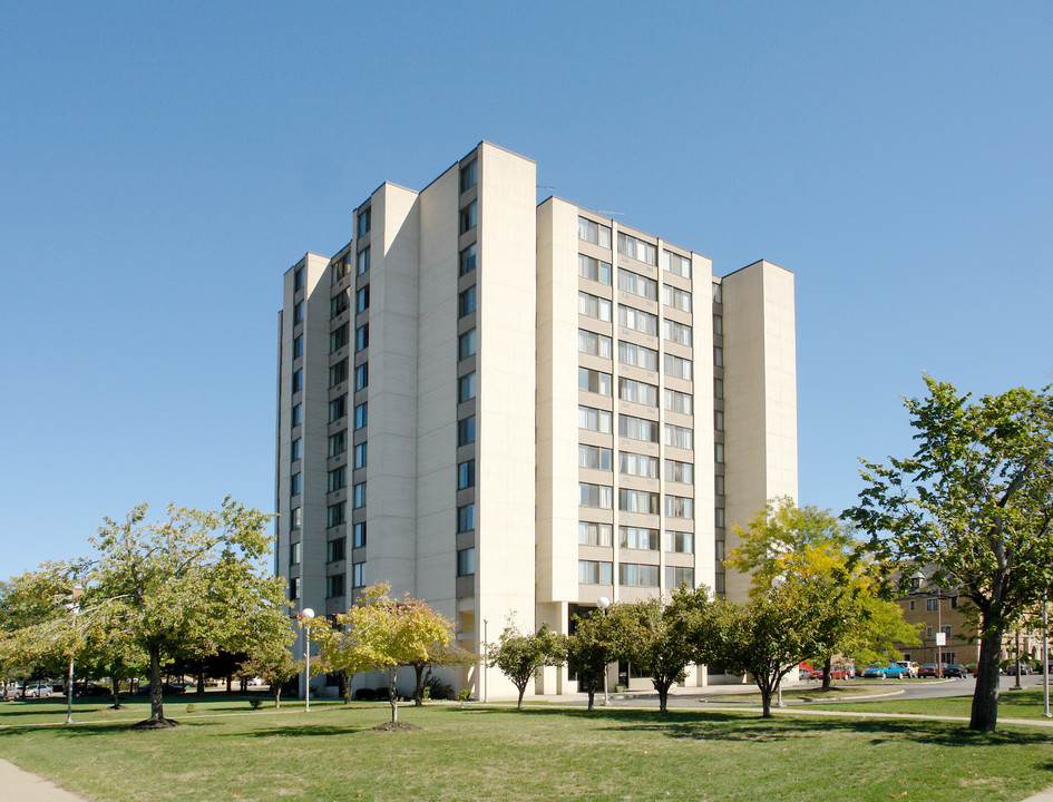 Timon Towers in Buffalo, NY - Foto de edificio