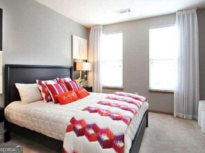 2400 Parkland Dr NE, Unit 181 in Atlanta, GA - Foto de edificio - Building Photo