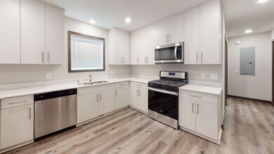 826 20th Ave SE in Minneapolis, MN - Building Photo - Building Photo