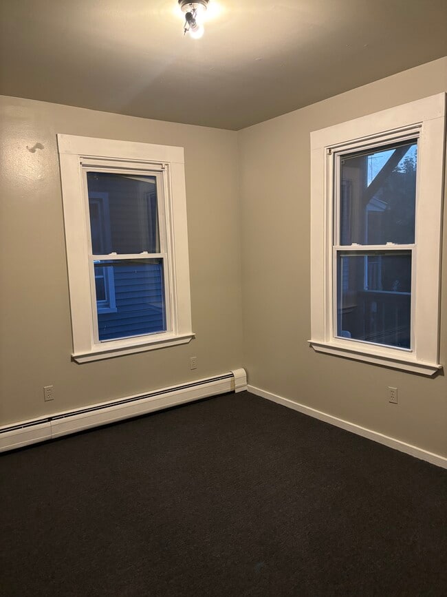 32 McKinley Ave, Unit 3bd room SHARED apartment in Bridgeport, CT - Building Photo - Building Photo