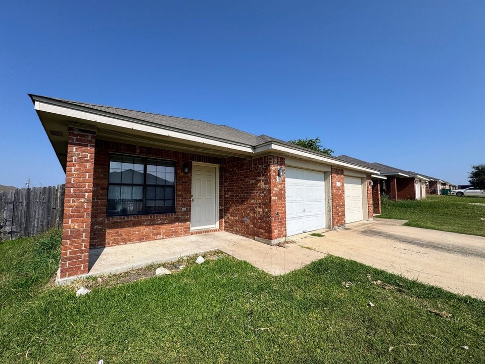 311 Cedar Ridge Dr in Nolanville, TX - Foto de edificio