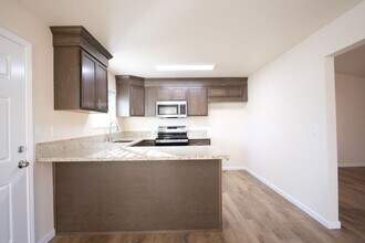 1070 5th St in Turlock, CA - Building Photo - Building Photo