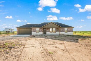 124 F M 789 in Slaton, TX - Building Photo
