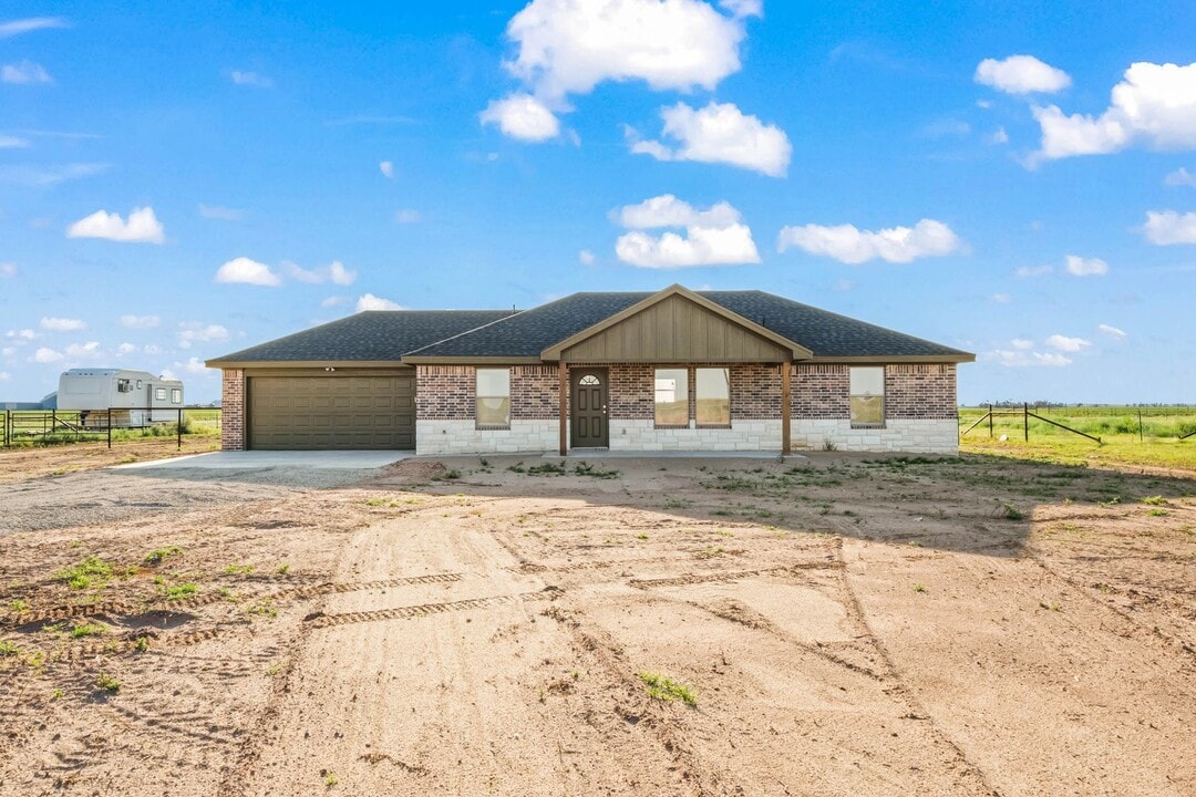 124 F M 789 in Slaton, TX - Building Photo