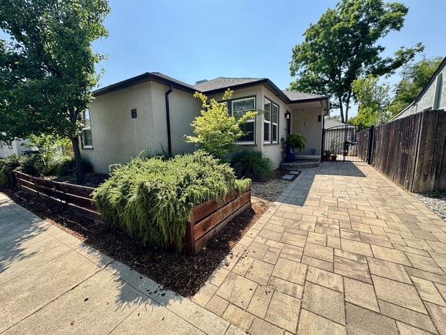 2240 33rd St in Sacramento, CA - Building Photo - Building Photo