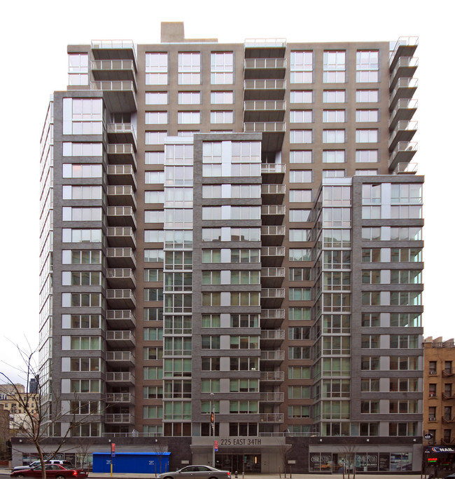 Charleston Condominium in New York, NY - Foto de edificio - Building Photo