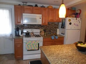 11 W Green St, Unit 1 in Easthampton, MA - Building Photo - Building Photo
