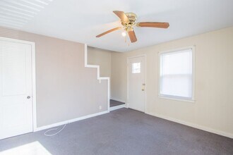 56 Thompson Cir in Newark, DE - Building Photo - Building Photo