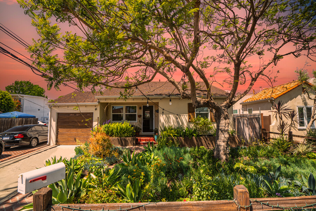 11947 Juniette St in Culver City, CA - Building Photo