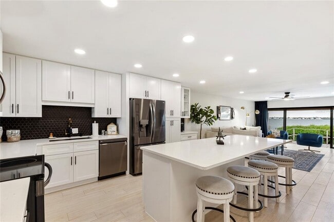 3887 Catalina Dr in Bradenton, FL - Building Photo - Building Photo