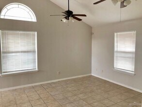 14 Doctor's Dr in Edinburg, TX - Building Photo - Building Photo