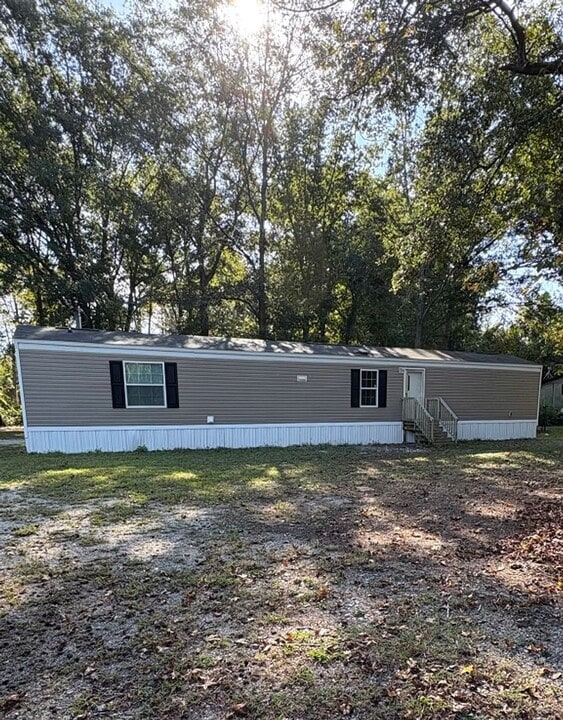 5281 Crestline Rd in Laurinburg, NC - Building Photo