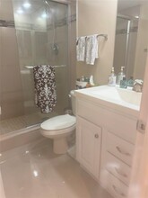 605 Oaks Dr, Unit 205 in Pompano Beach, FL - Foto de edificio - Building Photo