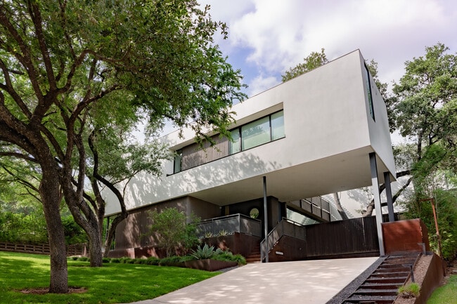 2210 Westlake Dr in Austin, TX - Building Photo - Building Photo