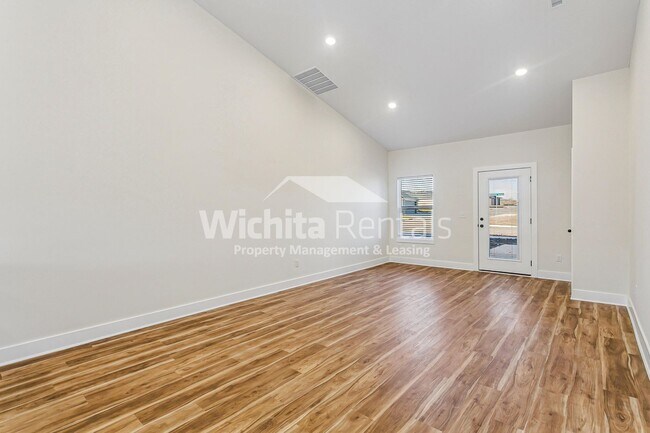1738-1738 S Hickory Creek Ct in Wichita, KS - Building Photo - Building Photo