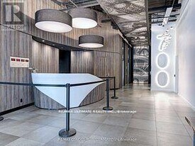 700 King St W in Toronto, ON - Building Photo