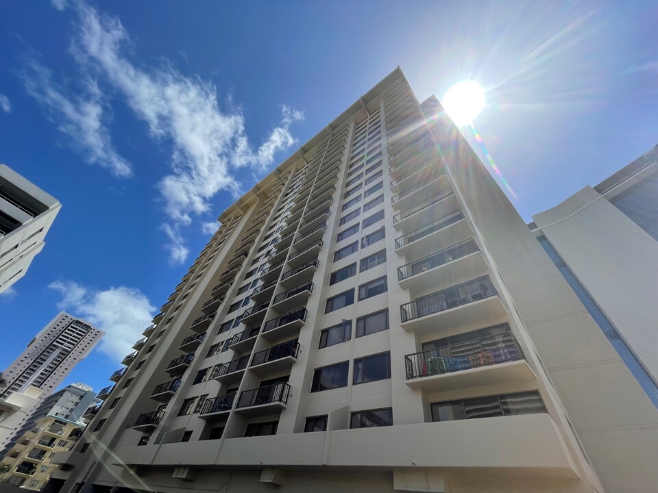 2140 Kuhio Ave, Unit 501 in Honolulu, HI - Foto de edificio