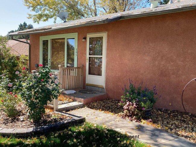 305 Gila Rd in Aztec, NM - Foto de edificio - Building Photo