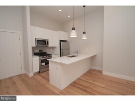 220 S 3rd St in Philadelphia, PA - Building Photo