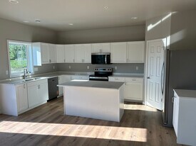 2702 36th Ave S in Moorhead, MN - Building Photo