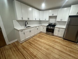 225 W Main St in New Britain, CT - Building Photo