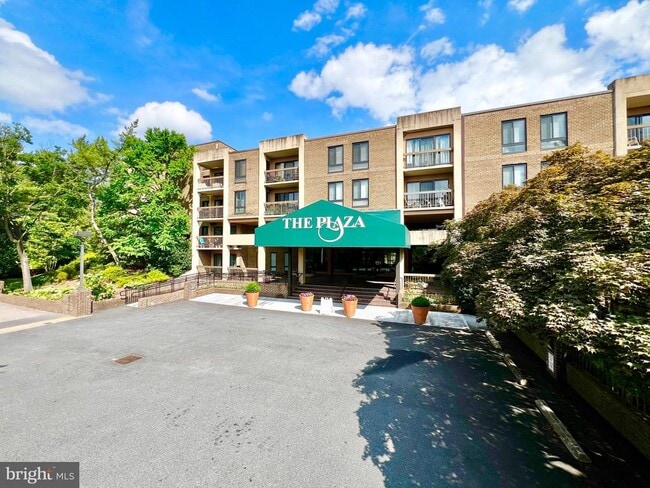 property at 805 N Howard St