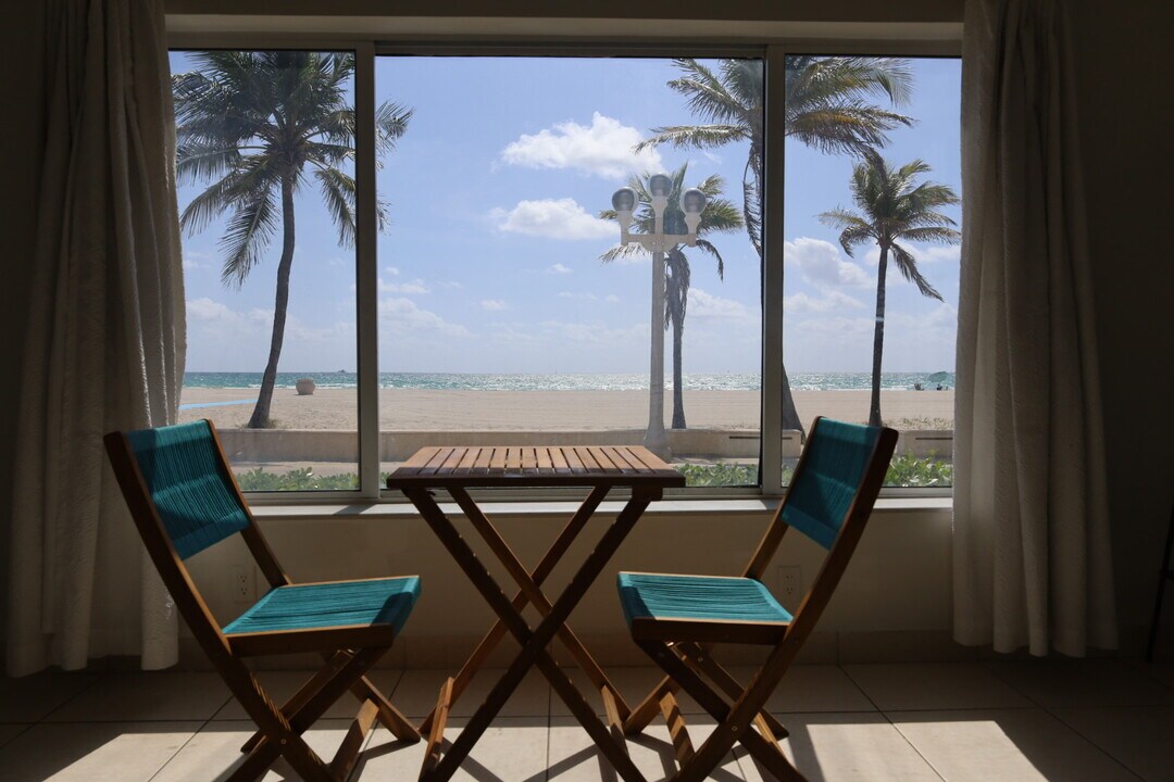 300 Oregon St, Unit 10 in Hollywood, FL - Building Photo