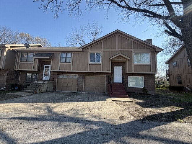 14033 Dornoch St in Grandview, MO - Building Photo - Building Photo