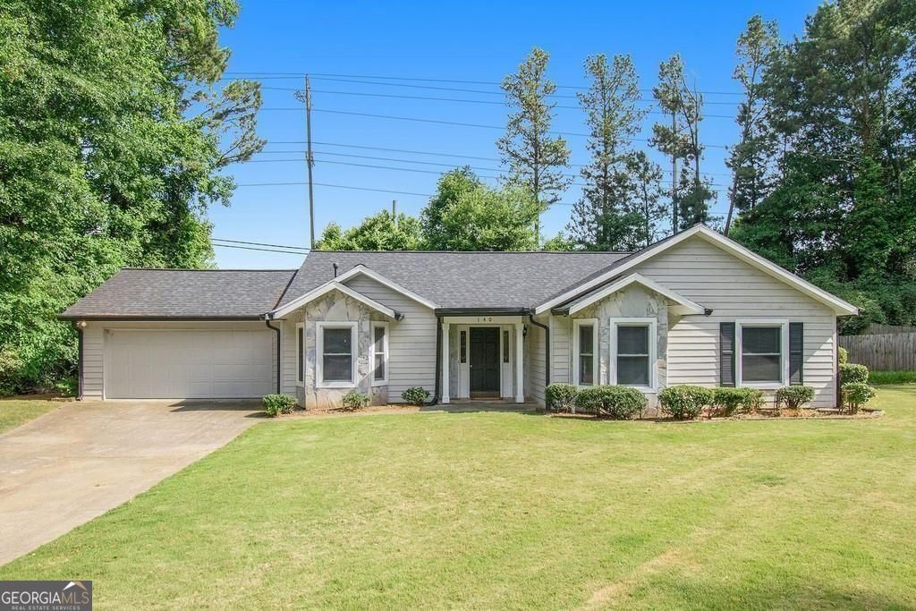 140 Crabtree Dr in Roswell, GA - Building Photo