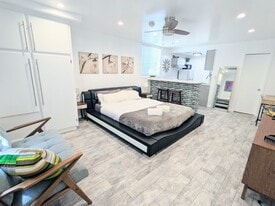 1272 N Hayworth Ave in West Hollywood, CA - Building Photo