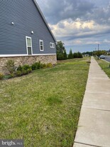 725 Coastal Ave in Stafford, VA - Building Photo