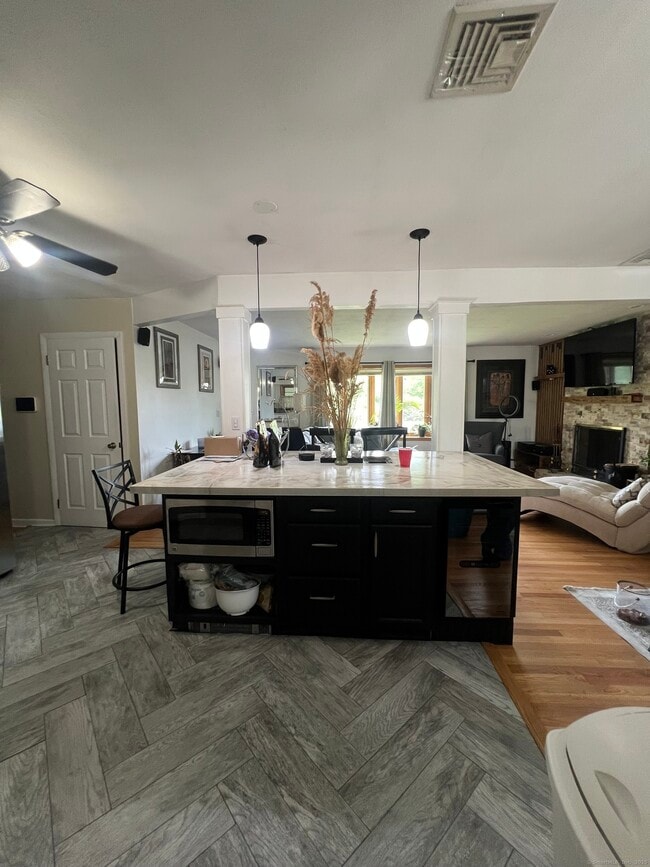 323 Shingle Hill Rd in West Haven, CT - Building Photo - Building Photo