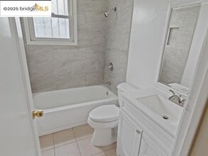 9866 Koford Rd in Oakland, CA - Building Photo - Building Photo